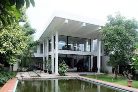 Rumah dengan taman indah tentu sangat menarik dan menyenangkan, bagi penghuni maupun tamu yang datang. Ingin Punya Kolam Ikan Di Halaman Rumah Anda Simak Inspirasinya Di Sini Arsitag