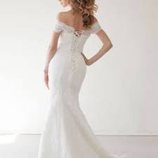Hourglass Wedding Dress 5 Must Have Styles And What To Avoid In 2020 Fashion For Petite Women Wedding Dresses Wedding Dress Body Type