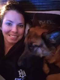 Elle was glad Mama came back from vacation.