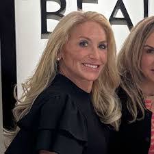 Vicki Albert's Instagram, Twitter & Facebook