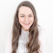 Courtney Sinagra's Instagram, Twitter & Facebook