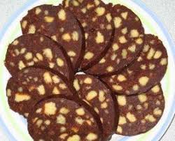 Punem apoi pe o folie nuca de cocos. Retete Culinare Retete De Mancare Salam De Biscuiti De Post Vegan Sweets Food Vegan Bakery