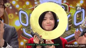 Eine zeit lang war es geplant, dass jisoo als schauspielerin debütiert aber yge konnte nicht genug fähige trainees für eine geplante neue girlgroup ausbilden, sodass jisoo diese stelle erhielt. Eng Jinjido Moments Mc Inkigayo Sep Nov Jisoo Jinyoung Doyoung Got7 Blackpink Nct127 ì§ì§ë On Make A Gif