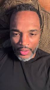 Charles "Schuck" Barkley throws the double middle fingers to @nba fans!  @nbaontnt lets anything go!