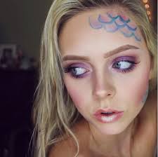 Zoom sur CosmobyHaley, cette make-up artist aux allures de poupée !