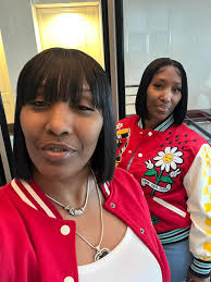 Me and my twin. The evil guy in the middle? Not my son😂