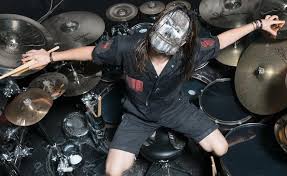 Se nos rompe el corazón al compartir la noticia de que joey jordison, prolífico baterista, músico y artista falleció pacíficamente mientras dormía el 26 de julio de 2021. Jay Weinberg Baterista De Slipknot Recibe Un Gran Nombramiento