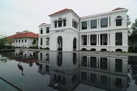 Masjid negeri sultan abu bakar) is the state mosque of johor, malaysia. Official Portal Of Tourism Pahang Sultan Abu Bakar Museum