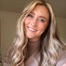 Let's all wish a very HAPPY BIRTHDAY to our fearless leader, Dr. Hansel!!  🎂🎉 Wags & Whiskers wouldn't be what it is today without her dedication  and commitment to our community, so