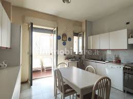 Vendita Appartamento Bari. Quadrilocale in via Tenente Cesare Suglia. Buono  stato, quinto piano, posto auto, con balcone, riscaldamento autonomo, rif.  115031957