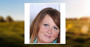 Elisa Barrett's Instagram, Twitter & Facebook