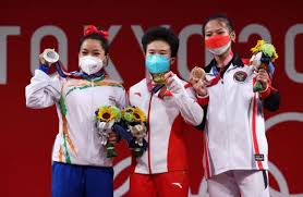 After winning a bronze medal during the event, berry faced the stands rather than the american flag, holding. Olympics Weightlifting China S Hou Wins 49 Kg Weightlifting Gold
