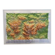 Y nos nos extraña, porque este rincón cuenta con unas montañas impresionantes, con unos 40 picos por encima de los 2500. Mapa En Relieve De Los Picos De Europa Escala Grafica Amazon Es All 3d Form S L Libros
