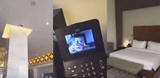 بالفيديو سعودي يكشف عن كاميرات تجسس خفية على النزلاء داخل غرف احد الفنادق المشهد اليمني