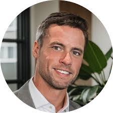 Lisa Manso's Instagram, Twitter & Facebook