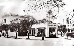 Gasolineria Corona Roja En La Esquina De Alvaro Obregon E Insurgentes Col Roma Anos 30 S Fotos Antiguas Fotografia Antigua Ciudades