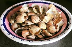 Come alimento per l'uomo (previa eliminazione degli alcaloidi i lupini gialli o bianchi sono un alimento salubre da mangiare, a livello nutritivo sono ricchi di proteine e poveri di calorie. Spaghetti Alle Vongole La Ricetta Con I Lupini E Anche Meglio Mai Provata