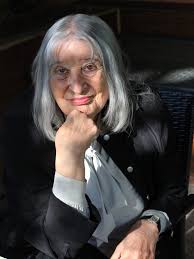 Interviu cu Nora Iuga // „Cu poezia mă trezesc pe buze după un somn al  cărui vis l-am uitat”