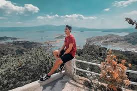 Untuk para wisatawan yang memasuki wilayah wana wisata puncak damar jatigede ini diharuskan membayar biaya masuk sebesar rp.4.000. Waduk Jatigede Harga Tiket Masuk Spot Foto Terbaru 2021