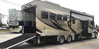 2015 Equine Motorcoach 4 Horse With Hay Pod Horse Transport Horse Trailers Horse Barns