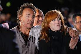 Bruce springsteen's first wife was model, julianne phillips. 25 Years Ago Bruce Springsteen Marries Patti Scialfa