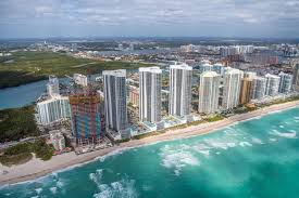 Las autoridades aún desconocen las causas del colapso ni cuántas personas se encontraban dentro del edificio al momento del derrumbe. Edificios Y Colores Los E E U U De Miami Beach Imagen De Archivo Imagen De Limpio Brisa 19385897