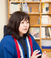 アイヌ民族と言えば北海道の 先住民族という知識はあるけど、 特徴ある顔立ちをしている事と、 出身芸能人は1人ぐらいしか 知らないという方は多いと思います!. ç¾ä»£ã®æ—¥æœ¬ãŒæŠ±ãˆã‚‹å•é¡Œã¯ã‚¢ã‚¤ãƒŒæ–‡åŒ–ãŒè§£æ±ºã®ãƒ'ãƒ³ãƒˆã«ãªã‚‹ ãµã‚‹ã•ã¨ã‚³ãƒŸãƒ¥ãƒ‹ã‚±ãƒ¼ã‚·ãƒ§ãƒ³ã‚µã‚¤ãƒˆ ãµã‚‹ã‚³ãƒŸãƒ¥