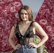 Session stars maisie 80 : Maisie Williams Rocks Corset Top At Victoria S Secret Summer Party Daily Mail Online
