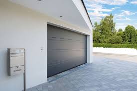 10 Idees De Portes De Garages Moderne Porte De Garage Moderne Superior 42 Modele Flair Credit Photo Garage Moderne Portes De Garage Moderne Porte Garage