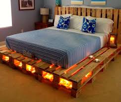 1001 Idees Sommier En Palette Voici Une Pile D Idees Pour Un Lit Diy Lit En Palette Meubles En Bois De Palettes Chambre Design