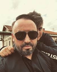 Poet der Mauern Daniel Surducan! Designer aus Leidenschaft und inspiriert  durch das Unscheinbare! So erfüllen sich Wohnträume während Einzigartiges  geschaffen wird.