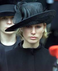 Somebody's daughter by zara phillips. Hannah On Twitter Britische Monarchie Hut Konigin Elisabeth