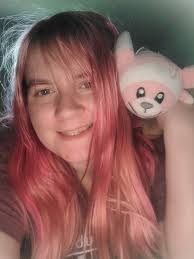 Jocelyn Crowe's Instagram, Twitter & Facebook