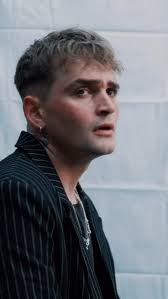 WHEN IM ALONE IN MY HEAD // IM BEHIND ENEMY LINES. This one’s called skin  deep.