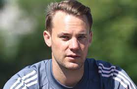 This statistic shows the achievements of fc bayern münchen player manuel neuer. Manuel Neuer Hier Jubeln Freundin Anika Und Seine Mutter