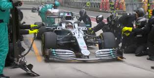 Over the years, nascar officials have determined that 200 mph is about as fast as they feel the cars can safely go. This F1 Double Pit Stop Is Insane Still No Nascar Gas Monkey Garage Richard Rawlings Fast N Loud