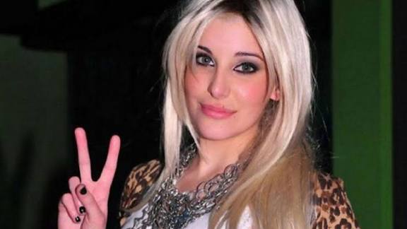 Cuánto gasta por mes Charlotte Caniggia para vivir?