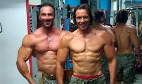 Οι θρόμβοι που σχηματίζονται στο σώμα διαταράσσουν τη φυσιολογική κυκλοφορία του αίματος, με αποτέλεσμα να επηρεάζεται η όψη του δέρματος. S Tzwrtzogloy Giati Eftia3e Swma Bodybuilder