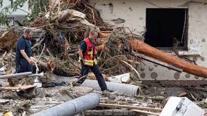 Das unwetter hat auch in duisburg für 200 feuerwehreinsätze am dienstagabend gesorgt. Starkregen Und Uberschwemmungen Zahl Der Unwettertoten Erhoht Sich Tagesschau De