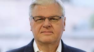 Craig Carney's Instagram, Twitter & Facebook