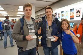 Vor 2 wochen startete apple den allerersten apple store in deutschland und zwar in der münchener rosenstraße. Apple Store Im Oez Eroffnete Am 28 09 2013 Riesenandrang Bei Der Eroffnung Von Munchens Zweitem Apple Retail Store Neu Im Olympia Einkaufs Zentrum
