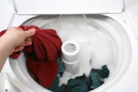 Der obere kleine hahn ist wahrscheinlich das absperrventil fürs waschbecken oben drüber, der mit dem blauen punkt für die waschmaschine. Wasserzulauf Der Waschmaschine Aufdrehen So Geht S