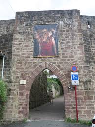 Последние твиты от saint jean pied de port (@saintjean64220). File Porte De France Saint Jean Pied De Port Jpg Wikimedia Commons