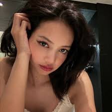 concerts this year: jan: le gala des pièces jaunes feb: ☹️ march: aespa  april: ☹️ may: dj snake x2 june: tate mcrae july: kendrick lamar & sza/skz  august: blackpink x2 sepetember: ☹️