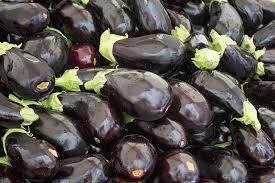 Se inteapa din loc in loc cu o furculita sau o scobitoare. Cum Se Coc Vinetele Corect 3 Metode De Coacere È™i CurÄƒÈ›are A Vinetelor