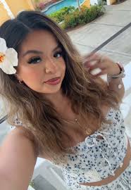 the hair touching but I look too good 🙄