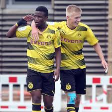 Official bvb soccer shirt & print. Bvb Wunderkind Macht Sich Fur Die Bundesliga Startklar Ex Coach Von Jogi Low Unterstutzt Ihn Fussball