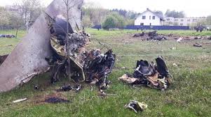 A civilian plane crashed into a mississippi home late tuesday night, causing four deaths, according to police. 3rxmrbvjb4yrpm