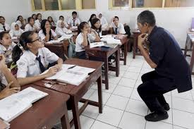 Saya adalah seorang guru yang mengajar di sebuah sd ternama, dan ingin berbagi pengalam unik saya kepada seluruh pembaca gurumurid.com. Kunci Sukses Pendidikan Di Tangan Guru Harian Halmahera