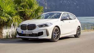 Its athletic exterior emphatically displays this with distinctive details such as the m135i xdrive specific double kidney grille in mesh design, the m rear spoiler and the two 100 mm tailpipes. Im Test Bmw M135i Xdrive Heycar